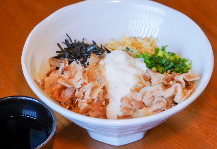 とろろ肉ぶっかけ十割そば