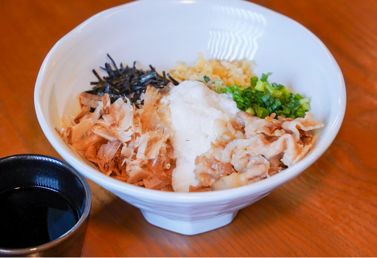 とろろ肉ぶっかけ十割そば